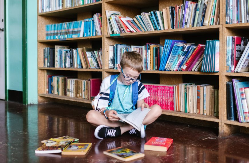 For example, when the child is in the classroom, the child may be interrupted or shouted by another child, the child may forget and the child may be distracted by other thoughts.