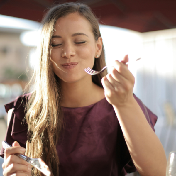 කඩින් කඩ නිරාහාරව සිටීම යනු කුමක්ද?