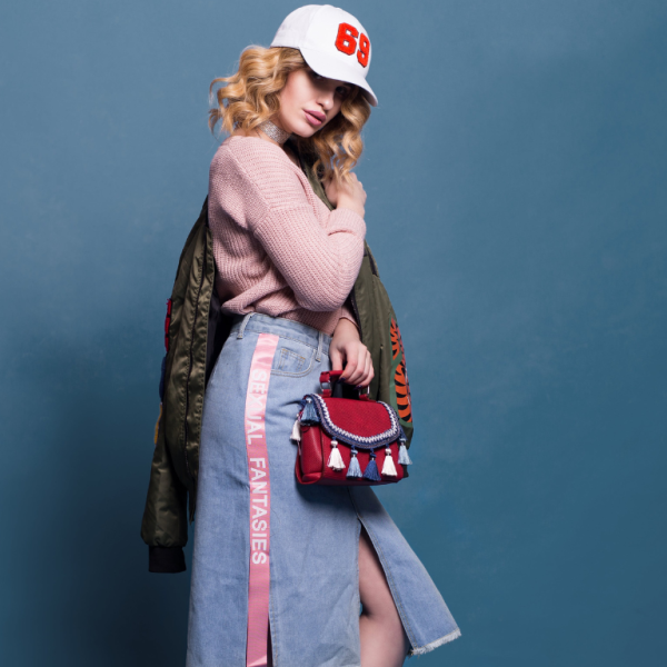 When fashioning, you should be careful about clothing as well as clothing. We will tell you about it here.