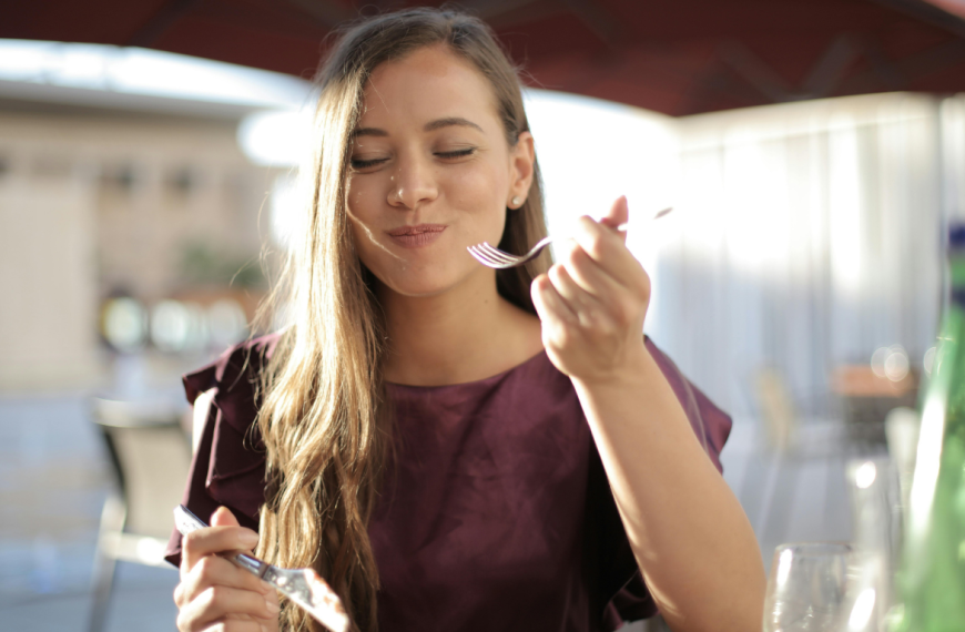 කඩින් කඩ නිරාහාරව සිටීම යනු කුමක්ද?