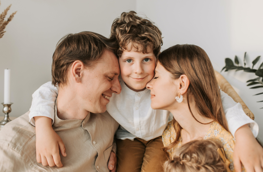 අම්මා කෙනෙක් දරුවන්ට කන්න බොන්න දීලා පාඩම් කරන්න කියල විතරක් කිව්වොත් ඇතිද?