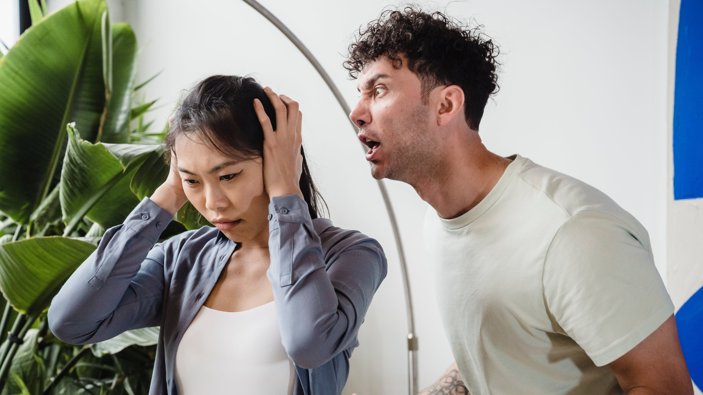 ඔබේ පෙම්වතා අධික ලෙස කේන්ති ගන්නවාද? එය පෞරුෂ ගැටළුවක් විය හැක. Borderline Personality Disorder (BPD)