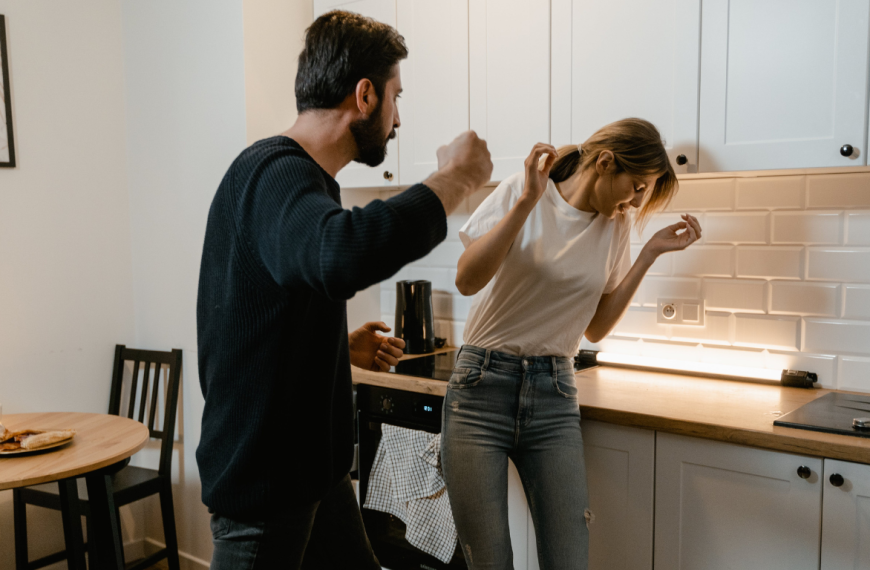 ගෘහස්ත ප්‍රචණ්ඩත්වය දරුවන්ට බලපාන ආකාරය පිලිබඳ ඔබ දැනුවත්ද?