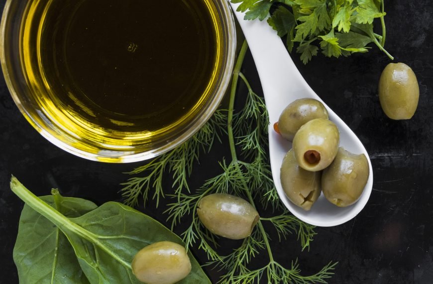 විශ්මයට පත් කරන තරුණ බව රැකගන්න අවශ්ය මේ ආහාර වර්ග?